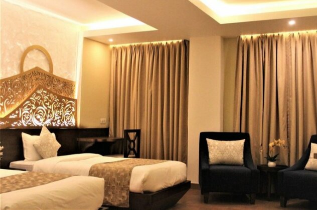 Teeka's Holiday Inn - Photo5