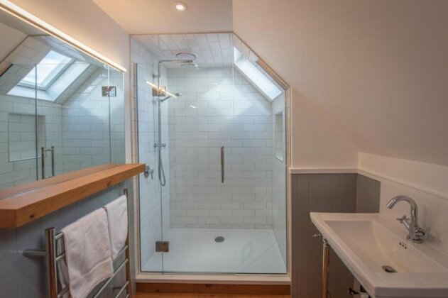 Akaroa Waterfront Apartment - Photo5