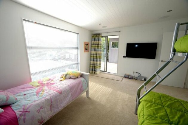 Escape to Akaroa - Akaroa Holiday Home - Photo2