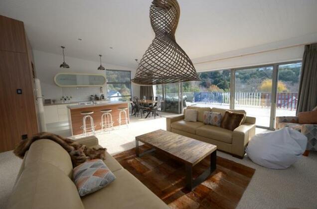 Escape to Akaroa - Akaroa Holiday Home - Photo5