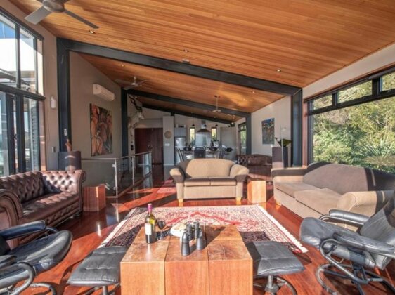Onuku Outlook - Akaroa Holiday Home - Photo4