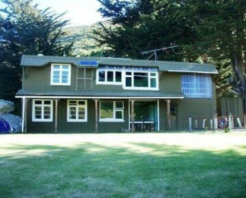 Purple Peak Retreat Surfing Lodge And Relaxpackers