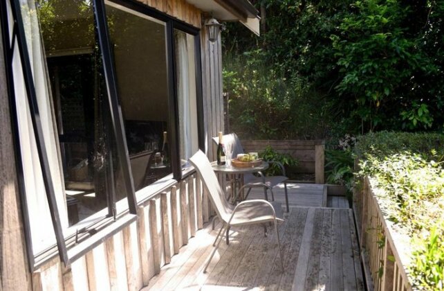 Secluded Getaway - Romantic and Tranquil Akaroa Holiday Home - Photo3