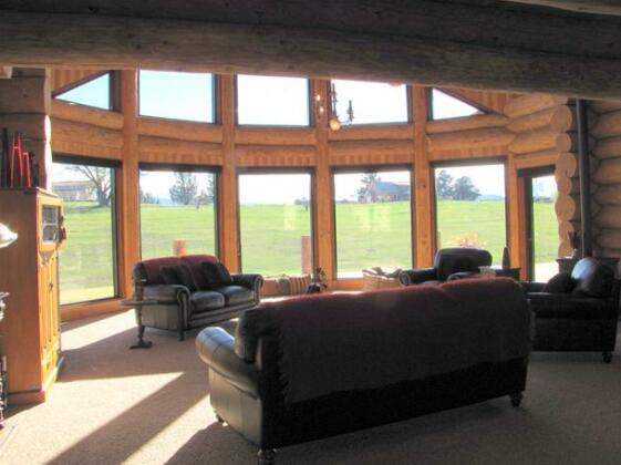 Log House Retreat - Photo2