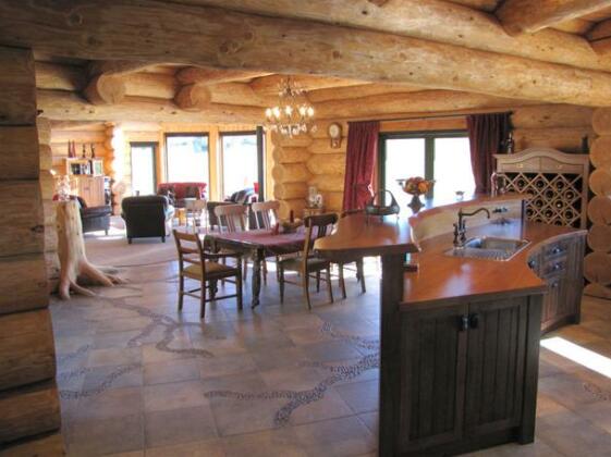 Log House Retreat - Photo3