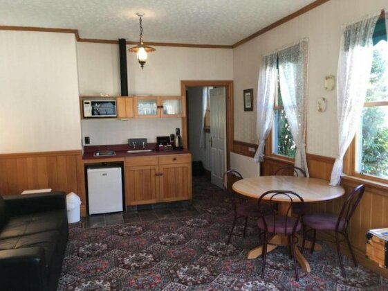 Settlers Cottage Motel - Photo4