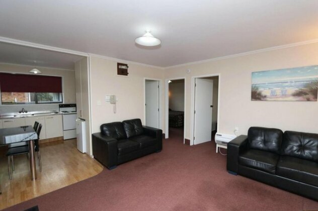 Commodore Motor Lodge - Photo2
