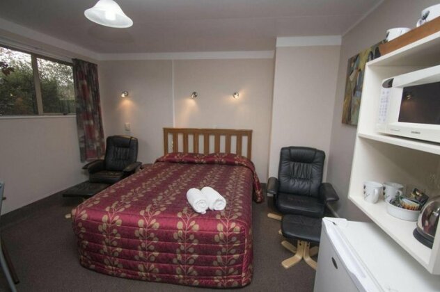 Commodore Motor Lodge - Photo3