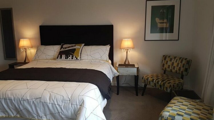 Ahuru Bed and Breakfast - Photo4
