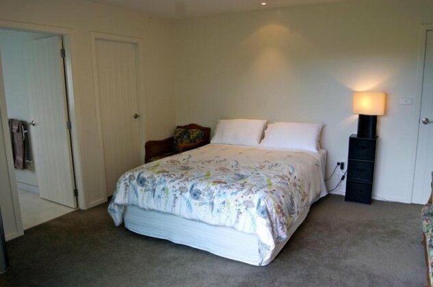 Waihi Beach Getaway-Studio Ensuite & Private Deck