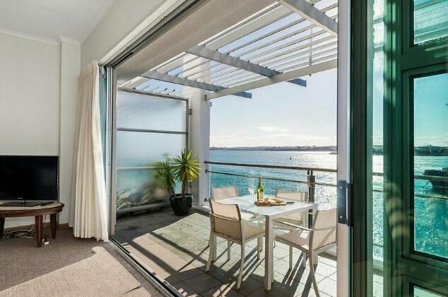 1br Princes Wharf Apartment With Fabulous Views - Photo2