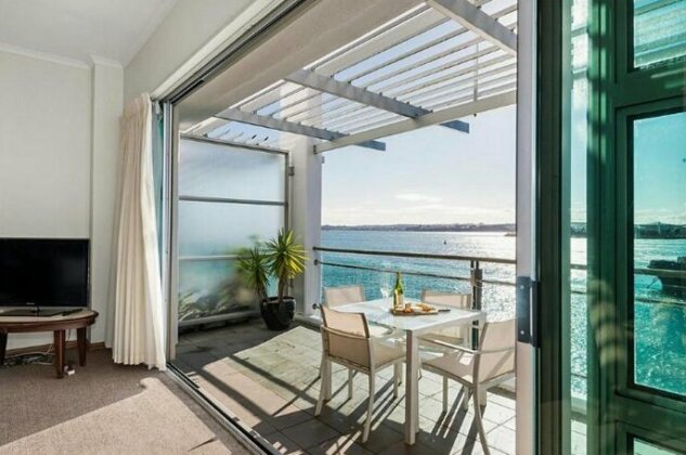 1br Princes Wharf Apartment With Fabulous Views - Photo2