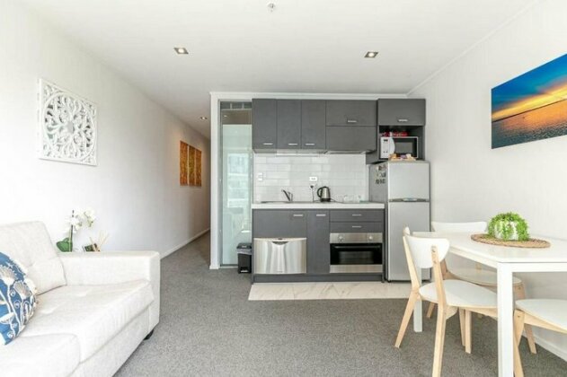 2br Apartment W/ Balcony Gym And Parking Access - Photo2