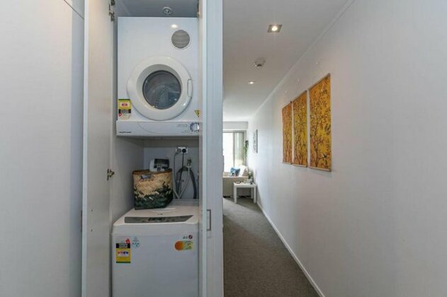 2br Apartment W/ Balcony Gym And Parking Access - Photo3