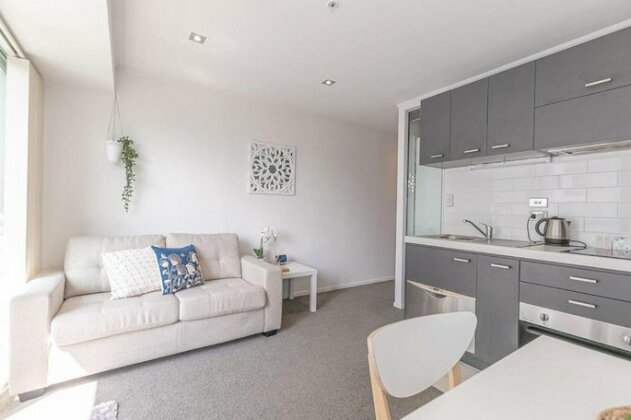 2br Apartment W/ Balcony Gym And Parking Access - Photo4