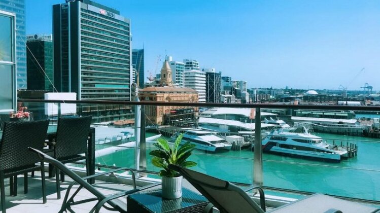 All New Lux Panoramic Sea-view Penthouse on Princes Wharf