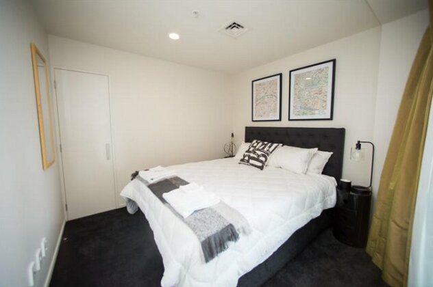Beautiful Sunny Two Bedroom Apartment - Photo4