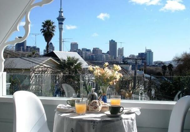Bella's Bed & Breakfast - Photo5