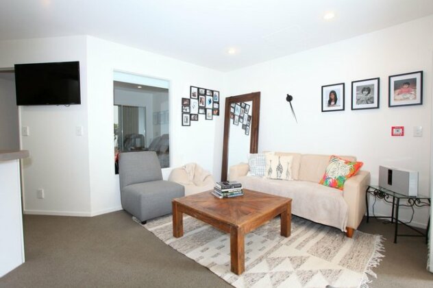 Best Located Two Bedroom Apartment in Auckland - Photo3