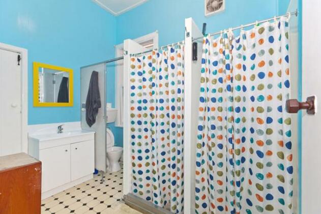 Brown Kiwi Travellers Hostel - Photo3