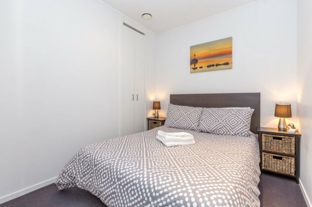 Central Two bedroom on Queen Street - Photo5