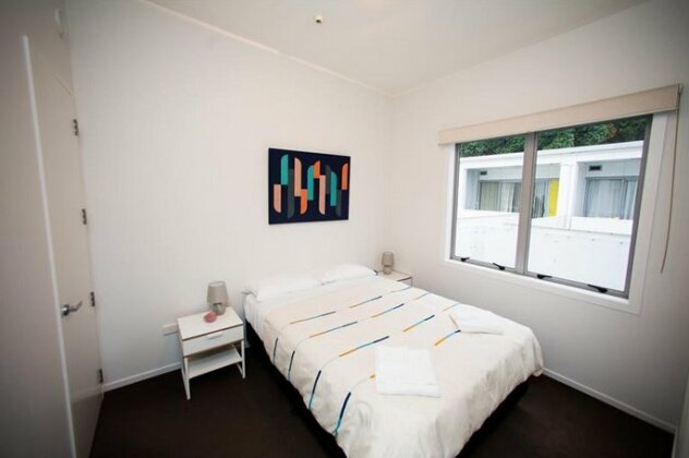 Chic Inner City Two Bedroom Pad - Photo4