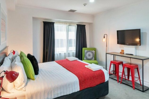 Chic Studio Apartments by the Sky Tower - Photo5