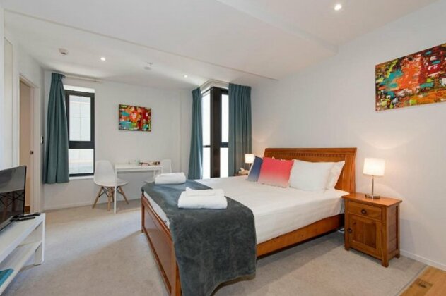 Colourful Bright Studio Queens Resid Pool & Gym - Photo2