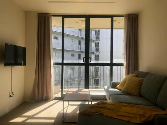 Cosy 2 Bed CBD Apartment With Balcony - Photo3