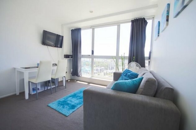 Cosy and Breezy Harbour Views Apartment - Photo3