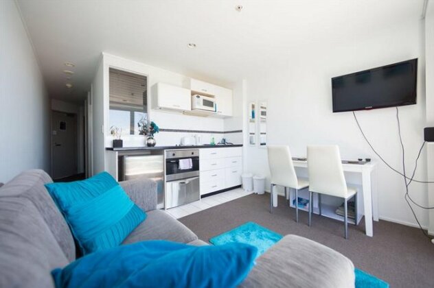 Cosy and Breezy Harbour Views Apartment - Photo4