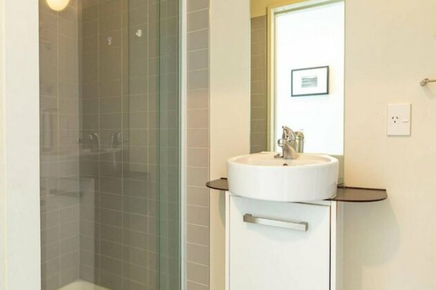 Cosy One Bedroom Auckland CBD with Gym and Hot Tub - Photo5