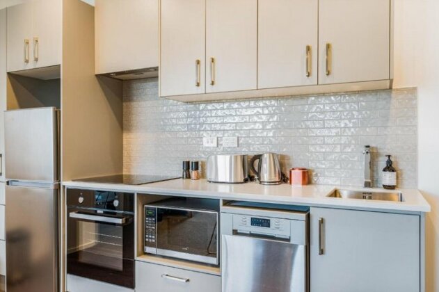 Designed Bright Apartment in Auckland CBD - Photo5