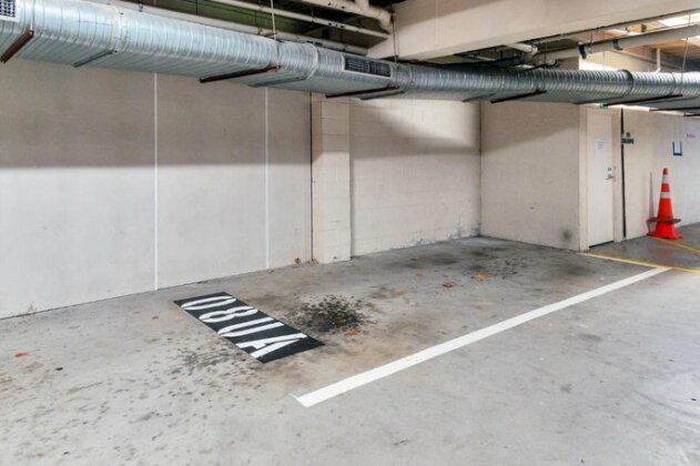 Designer Styled City Apartment with Carpark - Photo3