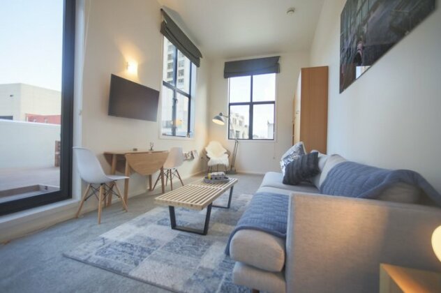 Downtown Penthouse Apartment - Photo3