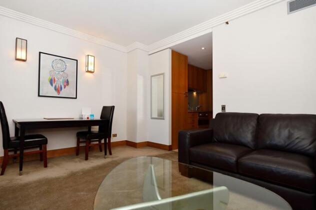 Elegant Apartment With City View - Photo3