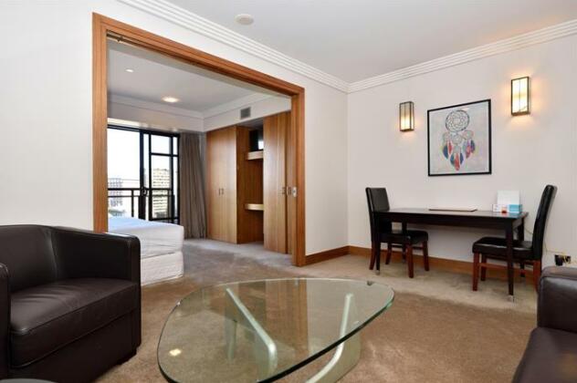 Elegant Apartment With City View - Photo4