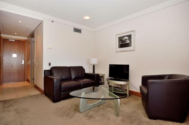 Elegant Apartment With City View - Photo5