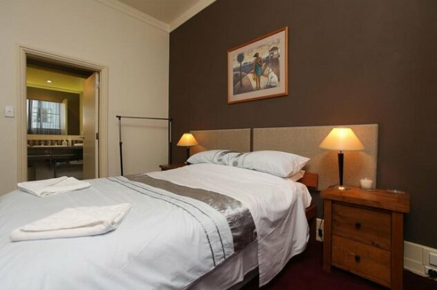 Elegant One-Bedroom Apartment - Photo2