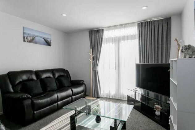 Gorgeous 3 Bedroom Townhouse with Car Park - Photo5