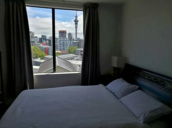 Large Apartment with SkyTower Views - Photo4
