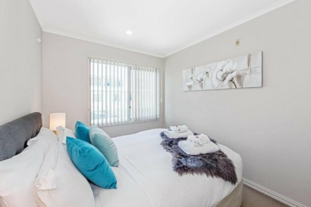 Luxury 3BR 1 5 Bath Penthouse with Fabulous Views - Photo5