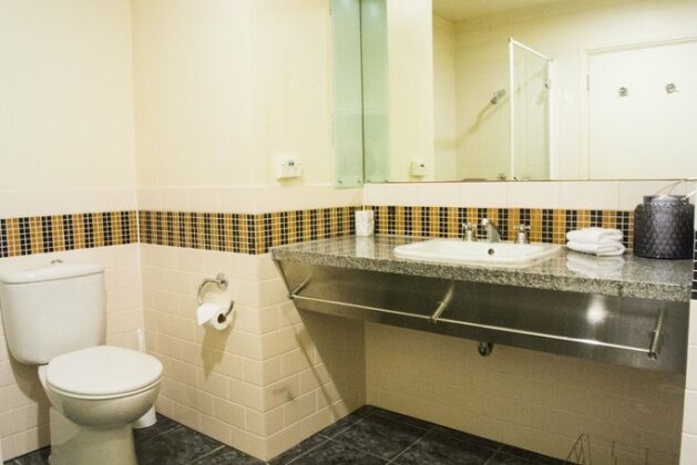 Mid-century hotel apartment - Photo3