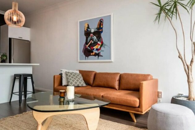 Modern 1 Bedroom Apartment with Spacious Courtyard in CBD - Photo4