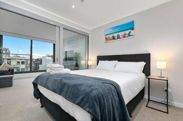 Modern CBD Apartment with Study Great Location - Photo2