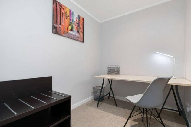 Modern CBD Apartment with Study Great Location - Photo3