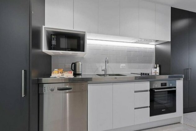 Modern CBD Apartment with Study Great Location - Photo5