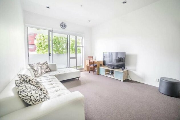Modern CBD Auckland Apartment - Photo2