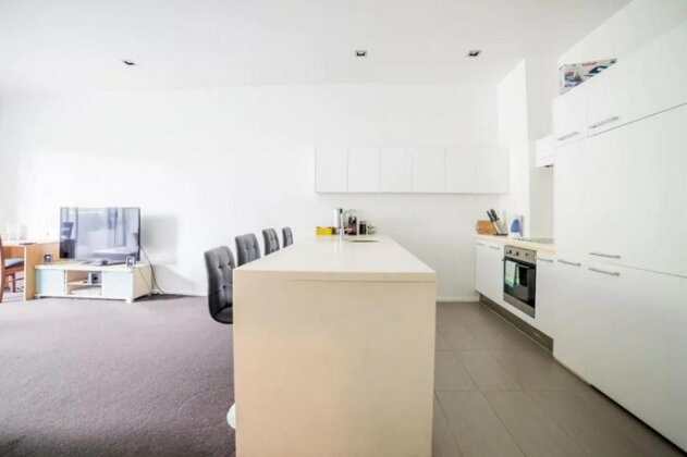 Modern CBD Auckland Apartment - Photo5