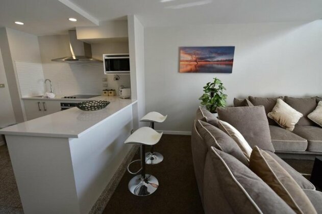 Modern Two Bedroom Epsom Apartments - Photo4